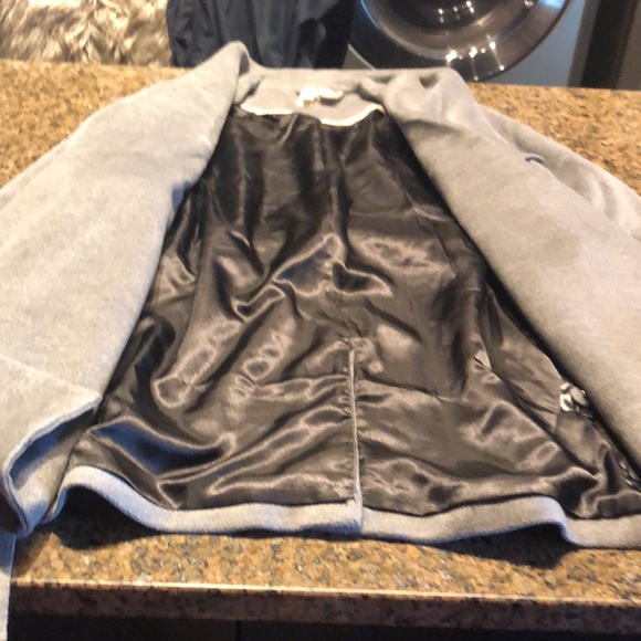 Divided Coat - Picture 3 of 4